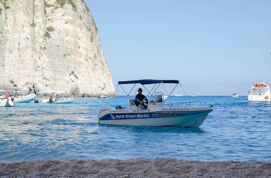 Boat rental dock turnaround